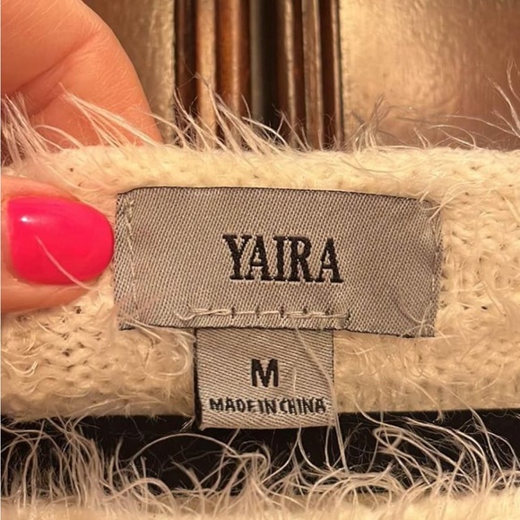 Yaira Sz Med White Fuzzy Sweater - Picture 2 of 5